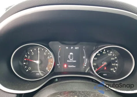 2018 Jeep Compass Latitude z USA, uszkodzony, nr VIN 3C4NJCBB7JT377030